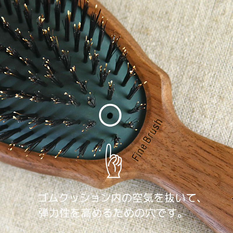 ウォールナットのクッションブラシ《 日本製 木製 ヘアーケア くし レディース 自然素材 髪の毛に優しい ブラシ 人気 おすすめ 頭皮ケア ギフト 日用品 送料無料 プレゼント 》【2402N07606】