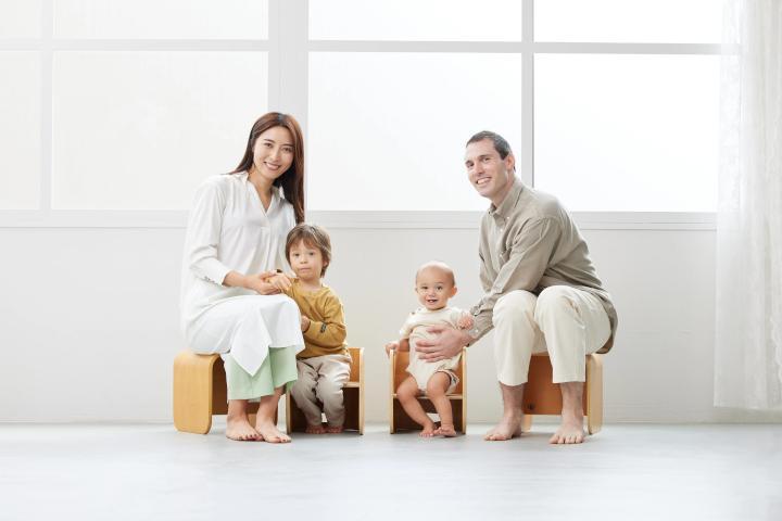 HOPPL（ホップル）　コロコロベビーチェア（グリーン）　チェアクッション（レッド）付き