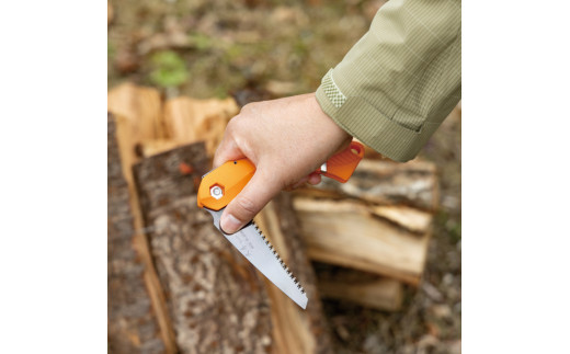 キャンプギア ケース（レッド）・小型のこぎり（パープル）