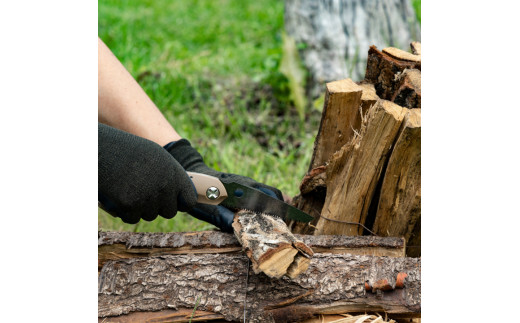 キャンプギア ケース（レッド）・小型のこぎり（オレンジ）