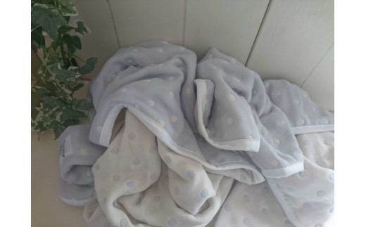 ハンドメイドのガーゼシングルブランケットとハンカチ（シンプル）