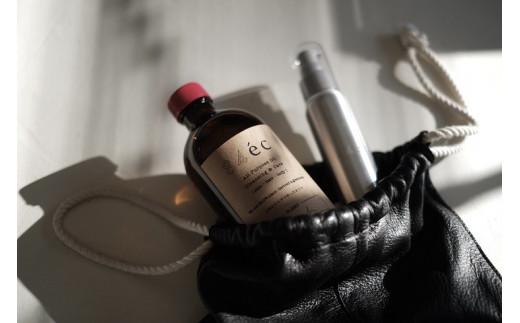 三木市吉川町に自生する天然のヨモギでつくったコスメギフト(ヨモギオイル300ml + プッシュポンプ + ポーチ)