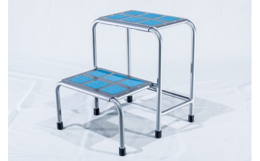 広い座面で乗り降り安心！らくらく踏み台２段式高所用