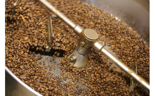 自家焙煎珈琲豆1kg（豆のまま）＆とりいさん家の芋チーズタルト【北海道・沖縄・離島　配送不可】