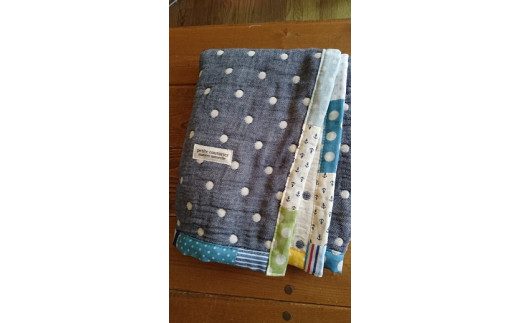 ハンドメイドの国産6重ガーゼの【100cm×70cm】サイズブランケット