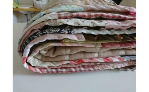 ハンドメイドの国産6重ガーゼの【100cm×70cm】サイズブランケット（ブルー）