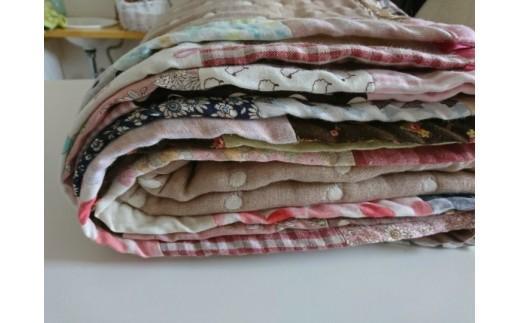 ハンドメイドの国産6重ガーゼの【100cm×70cm】サイズブランケット（ネイビー）