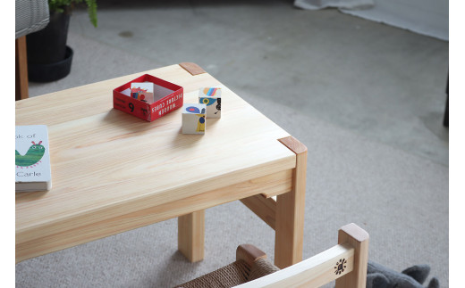 ファニファニの国産ヒノキ　子供イスと机　sol&will