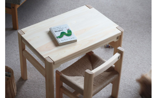 ファニファニの国産ヒノキ　子供イスと机　sol&will