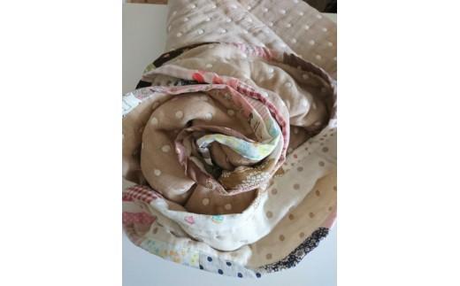ハンドメイドの国産6重ガーゼのシングルハーフ【140cm×100cm】サイズブランケット（ブルー）