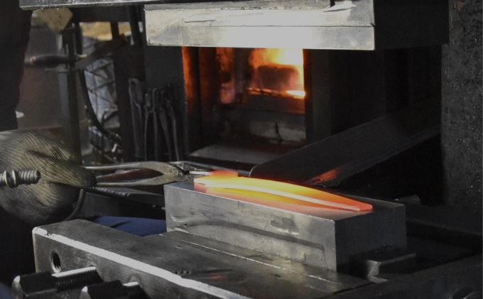 青紙スーパー 喜八作 240mm 鋭型 刈込鋏 ナタ柄 園芸用品 雑貨 園芸用ハサミ 造園 園芸 裏スキ仕上げ 自社 鍛造 焼き入れ 刃付け 長切れ 