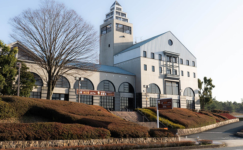 【小野向日葵ホテル】1泊2食 デラックスツインルーム 宿泊チケット ペアチケット 豪華食事つき / 2名様分 クイーンサイズ ベッド 大画面テレビ ゴルフ ゴルフ場銀座