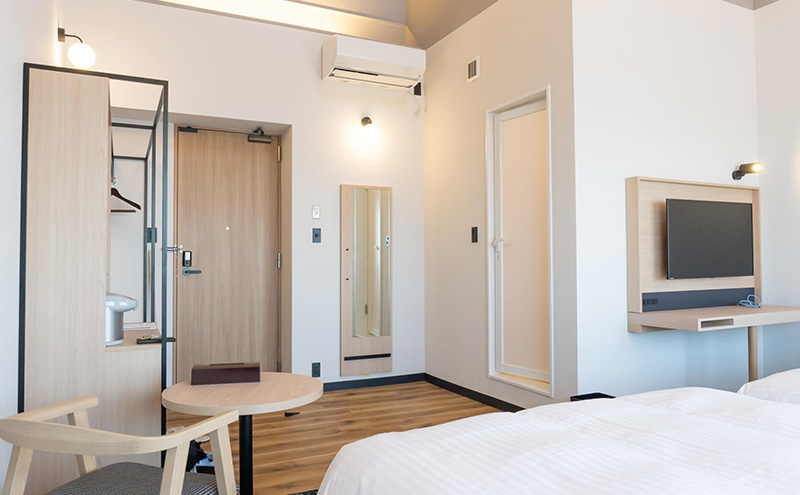 【小野向日葵ホテル】1泊2食 デラックスツインルーム 宿泊チケット ペアチケット 豪華食事つき / 2名様分 クイーンサイズ ベッド 大画面テレビ ゴルフ ゴルフ場銀座