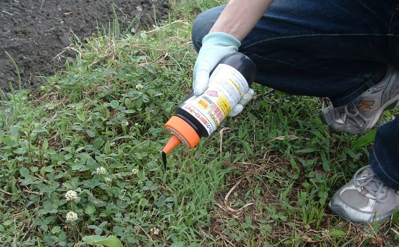 金太郎忌避王　スーパーブラック　400ml　害獣忌避液　イノシシやモグラなどの侵入を防ぐ臭いのする液です