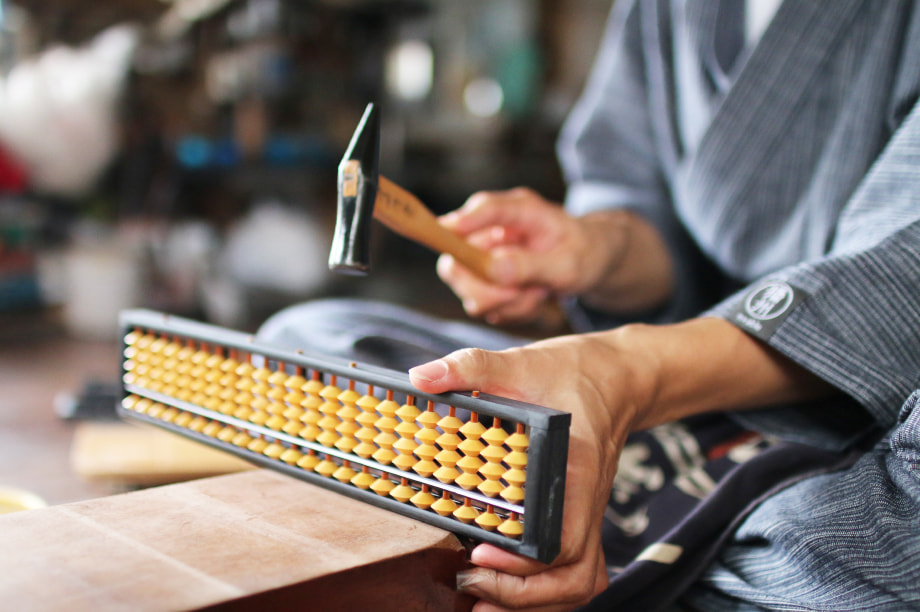 伝統的工芸品そろばん・金物の振興