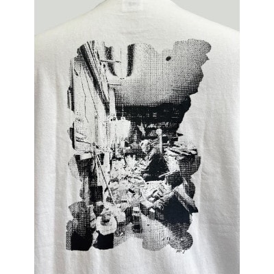 迫 風歌の「木を彫る人」/ T-shirt(バックプリント)・ユニセックス/ サイズL【1412443】