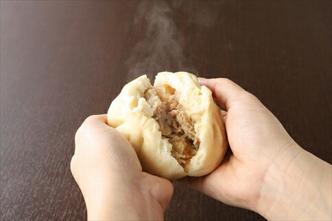 「丹波栗きん豚まん」12個と「蒸し直し簡単ケース」1個のセット 丹波栗 豚まん ぶたまん 肉まん 冷凍 グルメ豚 蒸し器 簡単調理 ご当地グルメ お取り寄せ 兵庫県 丹波市