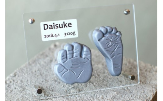 誕生記念の手足型瓦！！  「はじめの一歩」