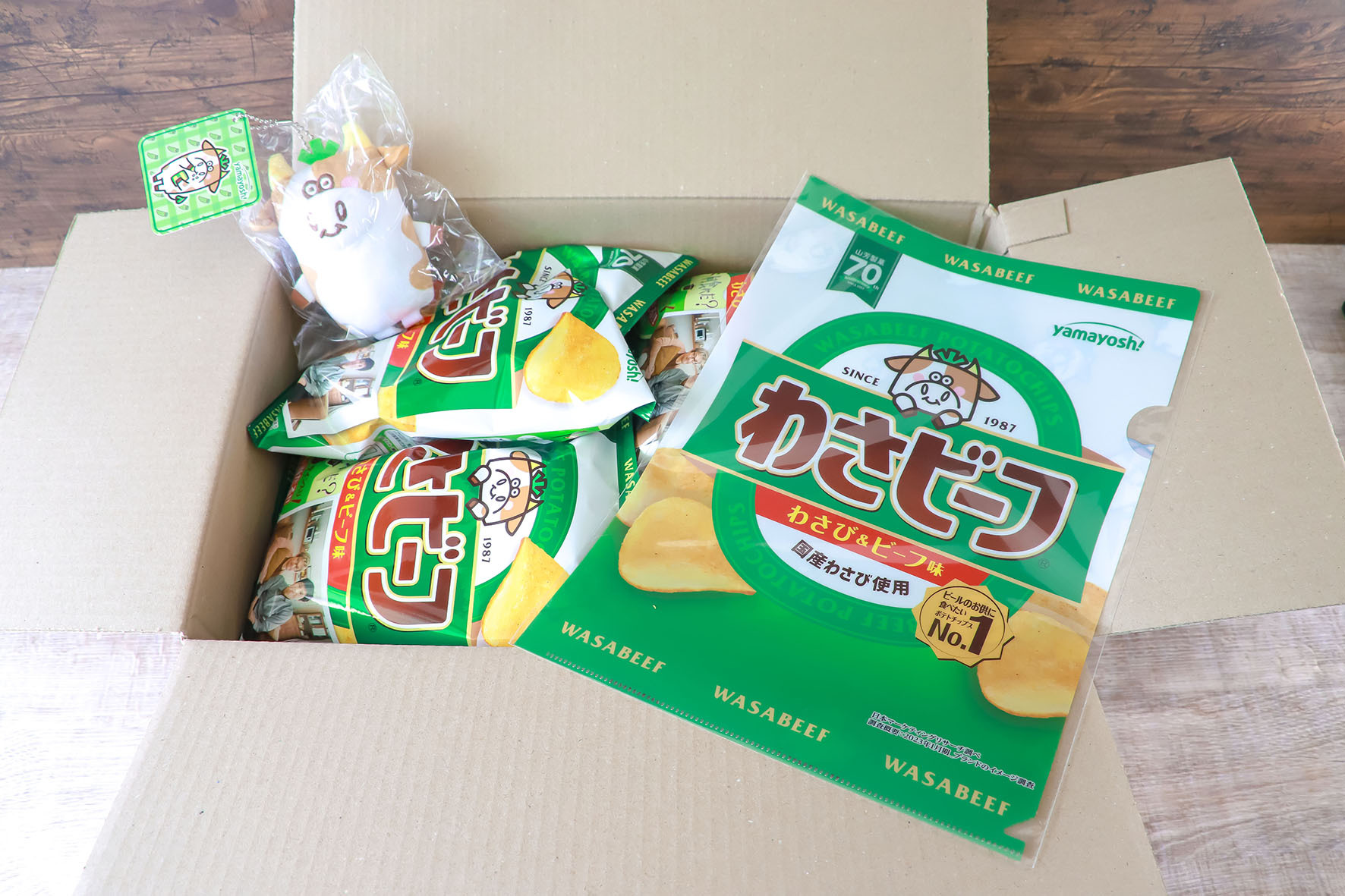 山芳製菓のポテトチップス　わさビーフ（50g×12袋）＆オリジナルグッズセット AS12AC15