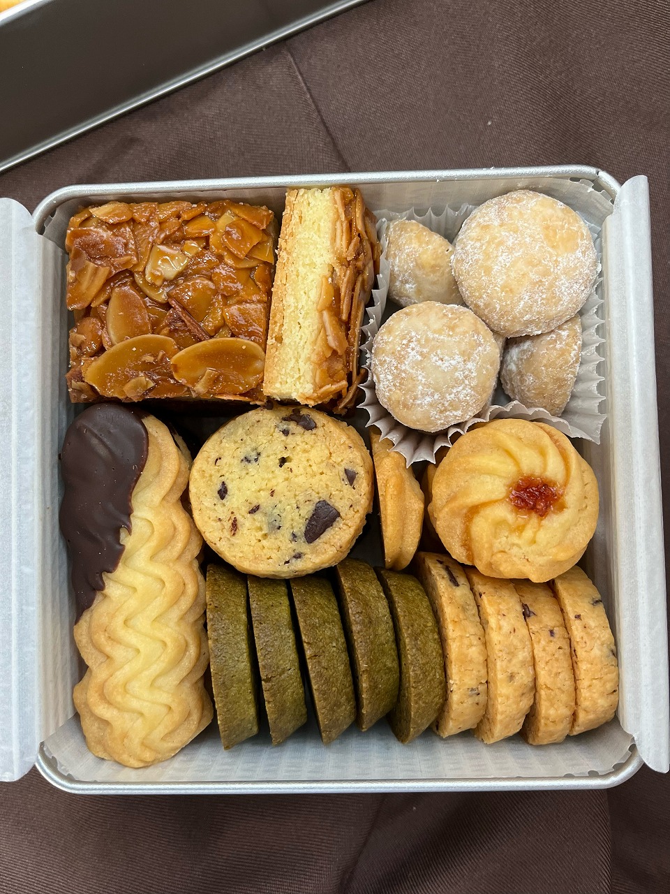 クッキー缶 6種類の クッキー 詰め合わせ [ スイーツ 洋菓子 焼菓子 食べ比べ ギフト プレゼント お取り寄せ 贈り物 ]