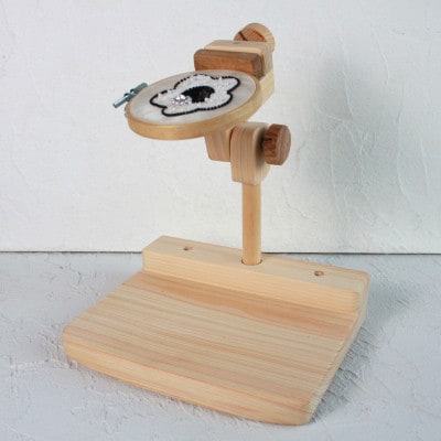 刺繍丸枠スタンド(ひのきC+)　丸ハンドル・針休め装備　グリップ2種付属　※丸枠は付属しません【配送不可地域：沖縄県】【1700135】