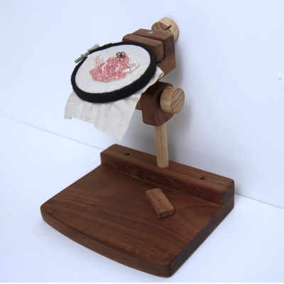 刺繍丸枠スタンド(ウォルナットC+)　丸ハンドル・針休め装備　グリップ2種付属　※丸枠は付属しません【配送不可地域：沖縄県】【1700134】