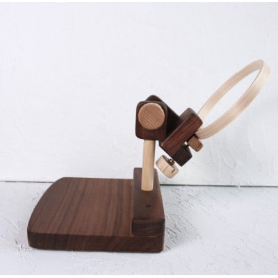 刺繍丸枠スタンド(ウォルナットC+)　丸ハンドル・針休め装備　グリップ2種付属　※丸枠は付属しません【配送不可地域：沖縄県】【1700134】