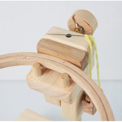 刺繍丸枠スタンド(ひのきC+)　丸ハンドル・針休め装備　グリップ2種付属　※丸枠は付属しません【配送不可地域：沖縄県】【1700135】