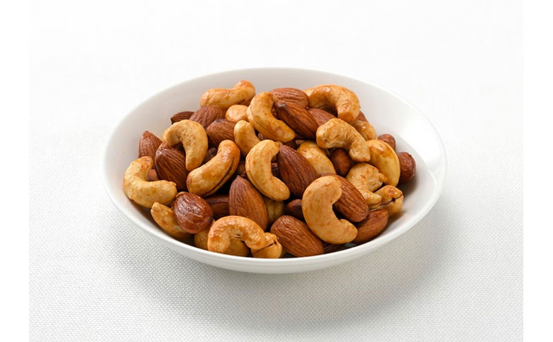 木桶仕込み醤油のミックスナッツ　70g　12袋入[ ナッツ アーモンド カシューナッツ ミックスナッツ 醤油 ]