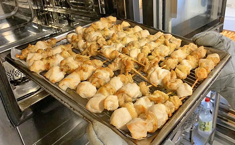 焼き鳥 国産 鶏肉 使用 かしわ家定番 計20本 塩 4種（ 身皮 もも せせり 皮 ） セット お店の味をご自宅で! 冷凍食品 おつまみ つまみ 惣菜 おかず 弁当 冷凍配送 兵庫 兵庫県 稲美町