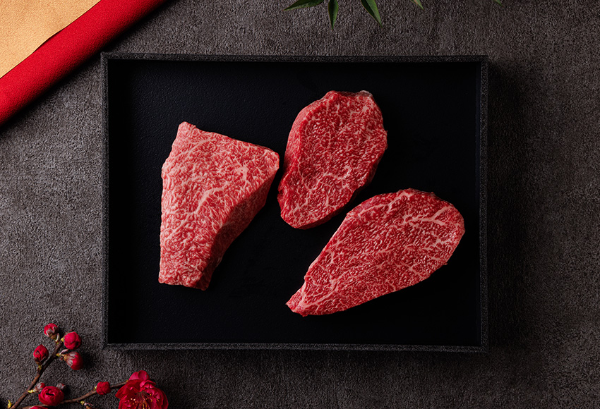 【神戸牛 モモステーキ 300g（100g前後×3枚）】冷凍 箱入り ギフト 和牛 牛肉 ステーキ しゃぶしゃぶ すき焼き 焼肉 年末年始 パーティー ボックス ごちそう 但馬牛 但馬 神戸 神戸牛 松阪牛 近江牛 三大銘牛 大人気 ふるさと納税 おすすめ 返礼品 兵庫県 香美町 村岡 和牛セレブ KBB 20000円 58-07