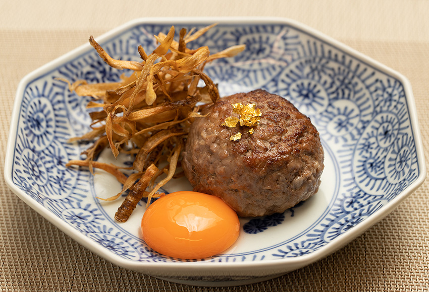 【和牛セレブ】【神戸牛 特選ミンチ肉 300g 冷凍】 ギフト 高級和牛 牛肉 ステーキ しゃぶしゃぶ すき焼き 焼肉 大人気 キャンプ 年末年始 パーティー ボックス ごちそう 和牛 国産 熱田 但馬牛 但馬 神戸 三大銘牛 香美町 村岡 和牛セレブ KBB 58-35