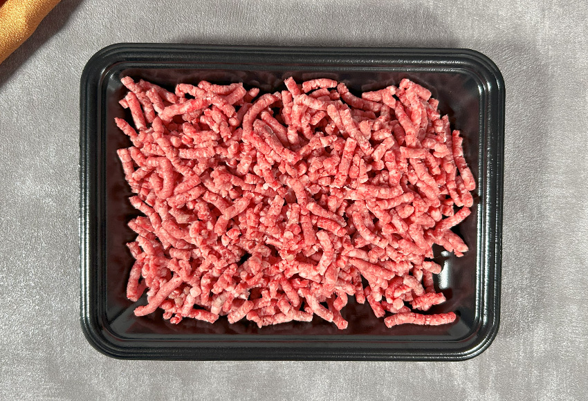 【和牛セレブ】【神戸牛 特選ミンチ肉 300g 冷凍】 ギフト 高級和牛 牛肉 ステーキ しゃぶしゃぶ すき焼き 焼肉 大人気 キャンプ 年末年始 パーティー ボックス ごちそう 和牛 国産 熱田 但馬牛 但馬 神戸 三大銘牛 香美町 村岡 和牛セレブ KBB 58-35