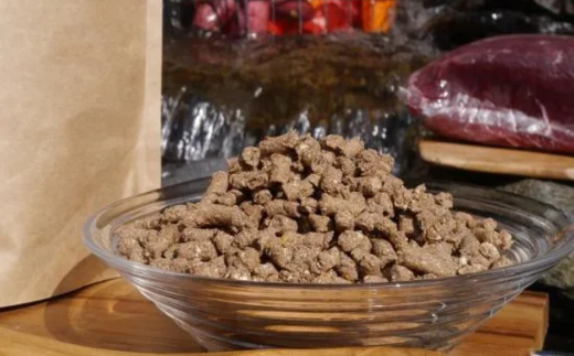 【鹿肉ドライフード1.5kg（500g×3袋）】常温 鹿肉 ドッグフード ペットフード 手作りフード 国産鹿肉使用 完全無添加 低温乾燥製法 完全無添加 旨味を凝縮 小分けタイプ ペット用 ペット 犬 ドッグ 鉄分 低脂肪 兵庫県 香美町 ふるさと納税 ジビエ 人気 送料無料 ランキング TASHIKA NPO法人 cambio 62-01