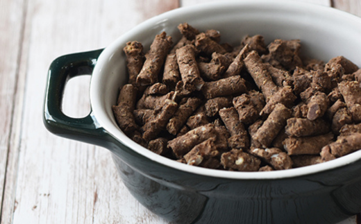 【鹿肉ドライフード1.5kg（500g×3袋）】常温 鹿肉 ドッグフード ペットフード 手作りフード 国産鹿肉使用 完全無添加 低温乾燥製法 完全無添加 旨味を凝縮 小分けタイプ ペット用 ペット 犬 ドッグ 鉄分 低脂肪 兵庫県 香美町 ふるさと納税 ジビエ 人気 送料無料 ランキング TASHIKA NPO法人 cambio 62-01