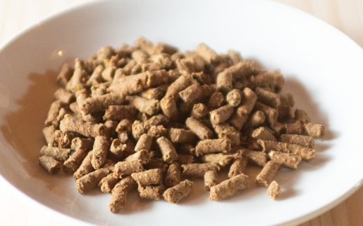 【鹿肉ドライフード1.5kg（500g×3袋）】常温 鹿肉 ドッグフード ペットフード 手作りフード 国産鹿肉使用 完全無添加 低温乾燥製法 完全無添加 旨味を凝縮 小分けタイプ ペット用 ペット 犬 ドッグ 鉄分 低脂肪 兵庫県 香美町 ふるさと納税 ジビエ 人気 送料無料 ランキング TASHIKA NPO法人 cambio 62-01