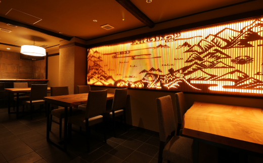 【先行予約】【京都祇園 かにを喰らう お食事券 ペア2名様分 活 香住ガニ （紅ずわいがに）コース 】お申込期間：令和7年6月2日～令和8年5月15日 ご提供期間：令和8年4月1日～令和8年5月31日 定休日使用不可 香住ガニ ベニズワイガニ カニ カニの本場 香住 しゃぶ 刺身 焼き かにみそ ふるさと納税 カニ 紅ガニ 究極のかにづくし 知恩院 兵庫県 香美町 香住 食事券 カネニ 25-54