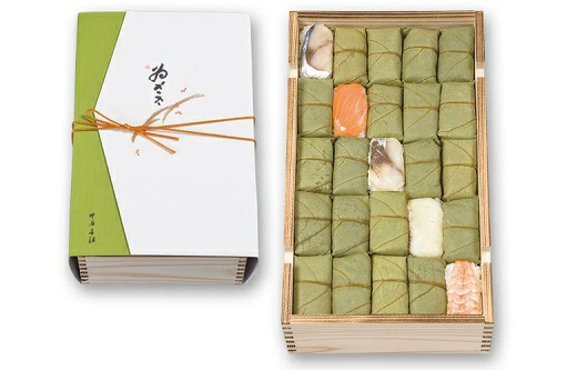 柿の葉寿司 5色50個入【二段詰柿の葉寿司 5色 50個入 二段詰 株式会社中谷本舗 ゐざさ 詰め合わせ セット 和食 郷土料理 名物 贈答品 お取り寄せ グルメ 人気 おすすめ 美味しい 特産品 伝統 寿司 柿の葉ずし 奈良県 奈良市 敬老の日 ハロウィン クリスマス バレンタイン 正月 35-029】株式会社中谷本舗 ゐざさ 奈良県 奈良市 なら 35-029
