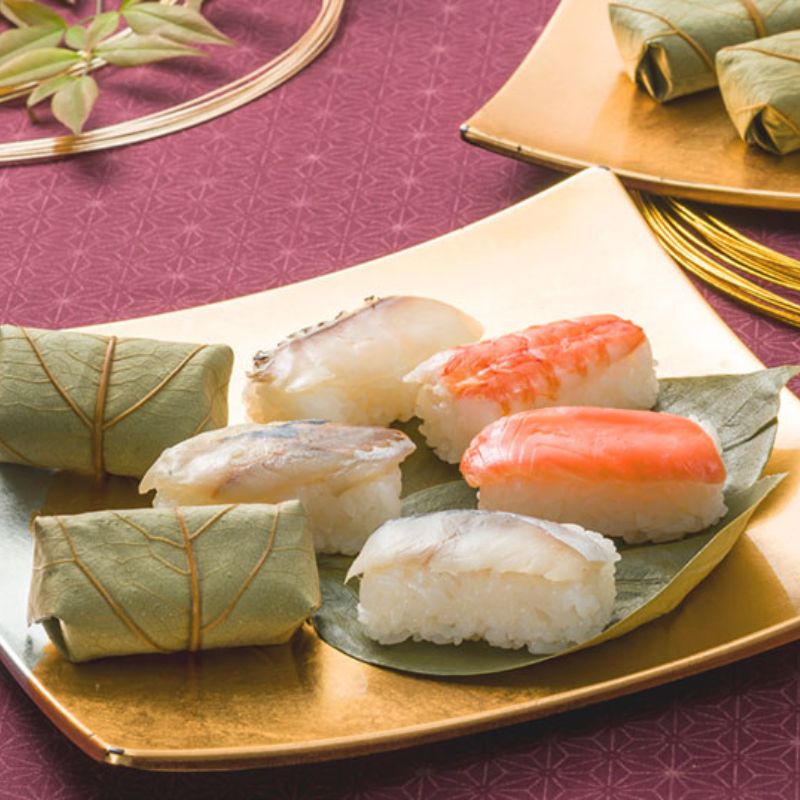 柿の葉寿司 5色50個入【二段詰柿の葉寿司 5色 50個入 二段詰 株式会社中谷本舗 ゐざさ 詰め合わせ セット 和食 郷土料理 名物 贈答品 お取り寄せ グルメ 人気 おすすめ 美味しい 特産品 伝統 寿司 柿の葉ずし 奈良県 奈良市 敬老の日 ハロウィン クリスマス バレンタイン 正月 35-029】株式会社中谷本舗 ゐざさ 奈良県 奈良市 なら 35-029