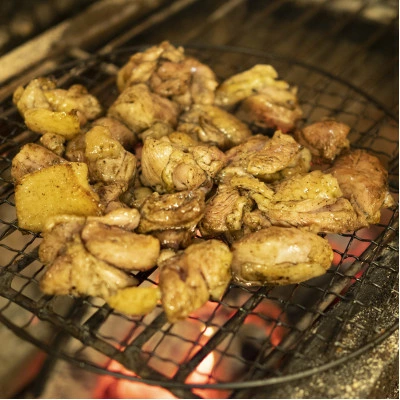 【奈良県産地鶏】大和肉鶏の炭火焼き 2パック 鶏 炭火 焼き鳥 鶏肉 お肉 非常食 保存食 おつまみ 晩酌 おかず 惣菜 小分け 炭火焼 国産 特産品 備蓄 株式会社LOVELO 12-035