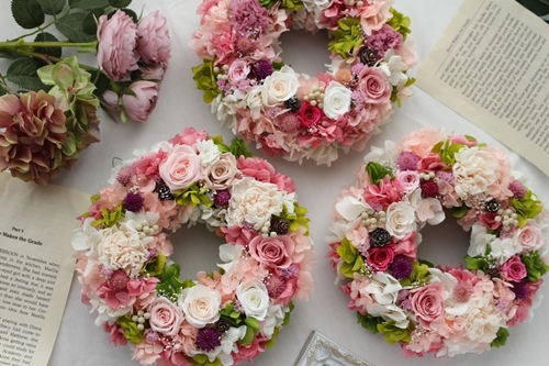 プリザーブドフラワー リース ピンク／HANARA pink 華 花 ギフト 母の日 花冠 かわいい ドライフラワー インテリア 奈良県 宇陀市 誕生日 お祝い 敬老の日 感謝 結婚祝い 還暦 プロポーズ お供え 花ケース入り ふるさと納税 誕生日 お祝い 敬老の日 感謝 結婚祝い 還暦 プロポーズ お供え 花ケース入り 誕生日 お祝い 敬老の日 感謝 結婚祝い 還暦 プロポーズ お供え 花ケース入り 誕生日 お祝い 敬老の日 感謝 結婚祝い 還暦 プロポーズ お供え 花ケース入り 誕生日 お祝い