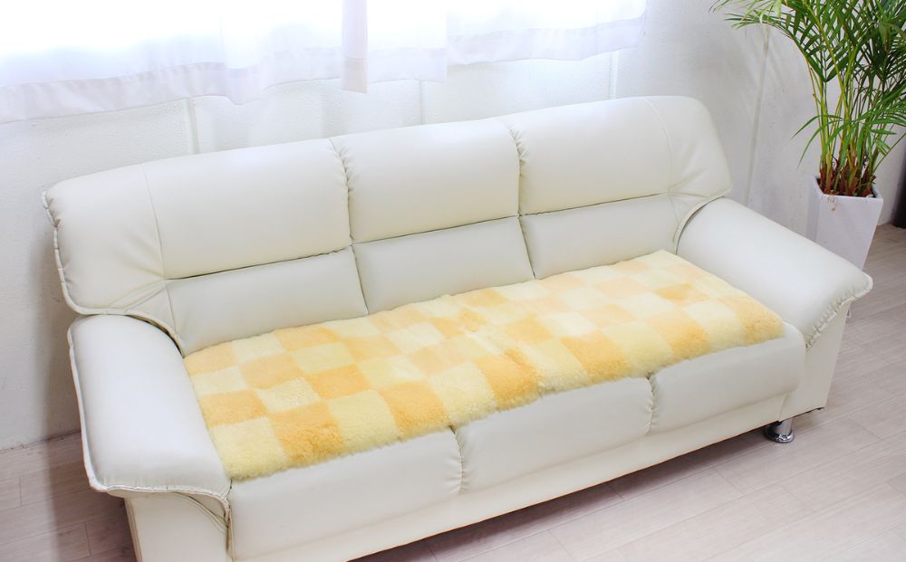 奈良 (株)マスダ製 ムートン長座布団 チェック柄 イエロー 40cm×120cm／ ムートン 羊毛皮 羊毛 スプリングラム 100％使用 座布団 ラグ インテリア オールシーズン 通年 贈り物 プレゼント 誕生日 記念日 株式会社マスダ 奈良県 宇陀市 ふるさと納税