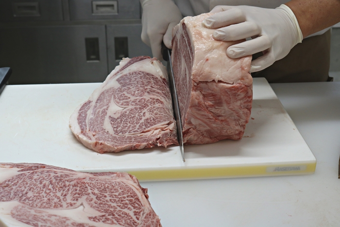 チルド 宇陀里牛 ロース 厚切り ４枚 約２kg ／ふるさと納税 ふるさと 牛肉 リブロース ステーキ キャンプ バーベキュー BBQ 贈答 奈良県 宇陀市 光福久屋