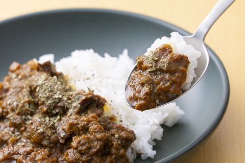 大和当帰葉 サウナ飯&ドリンクセット ／ なつかしいみらいサービス カレー 手摘みハーブのクラフトコーラシロップ ジンジャーシロップ 奈良県 宇陀市