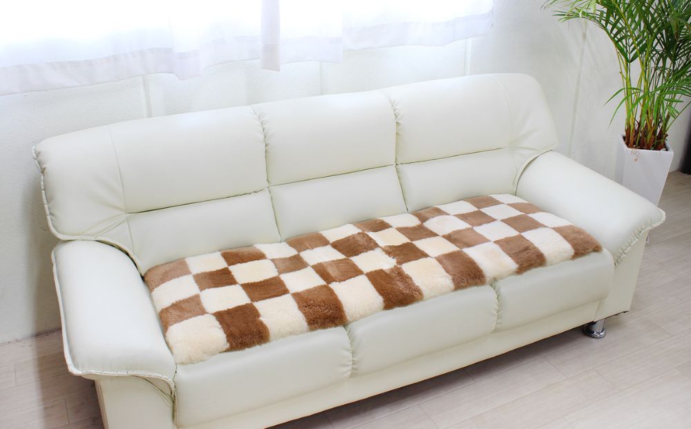 奈良 (株)マスダ製 ムートン長座布団 チェック柄 ブラウン 40cm×120cm／ ムートン 羊毛皮 羊毛 スプリングラム 100％使用 座布団 ラグ インテリア オールシーズン 通年 贈り物 プレゼント 誕生日 記念日 株式会社マスダ 奈良県 宇陀市 ふるさと納税