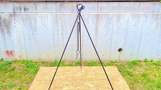 焚火用ファイヤー ピラミッド / ふるさと納税 キャンプ 土台 BBQ バーベキュー グリル 無水調理 用具 炭火 ピッツバーグ アウトドア スチール ワークス 焼肉 ステーキ 鉄板焼 送料無料