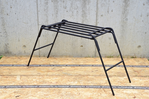 焚火用 ファイヤー グリル テーブル / ふるさと納税 キャンプ BBQ バーベキュー 調理 用具 炭火 無水鍋 ピッツバーグ アウトドア スチール ワークス 焼肉 ステーキ 鉄板焼 送料無料