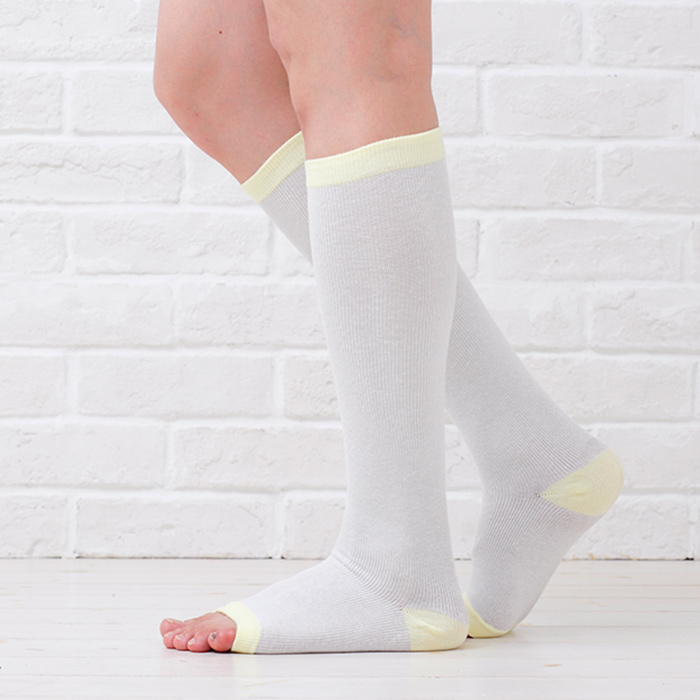 着圧 かかとケア トゥレス(23～25cm)：グレー×ピンク レディース かかとつるつる かかとひび割れ 米ぬか保湿 かかとシリコン 保湿靴下 日本製 心地よい 足裏 角質ケア 睡眠 寝るとき 夜用 フットケア 冷え性 乾燥肌 ギフト：グレー×ピンク