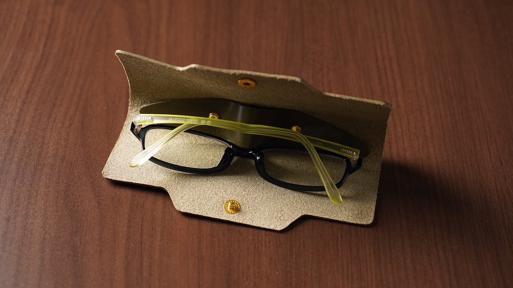 メガネケース 栃木レザー 牛革 日本製 レザー 天然皮革 眼鏡ケース グラスケース 人気 実用的 ギフト 誕生日 プレゼント 還暦 両親 男性 女性 昇進 上司 レディース メンズ シンプル 使いやすい 人気 おすすめ 30代 40代 50代 ASK：キャメル