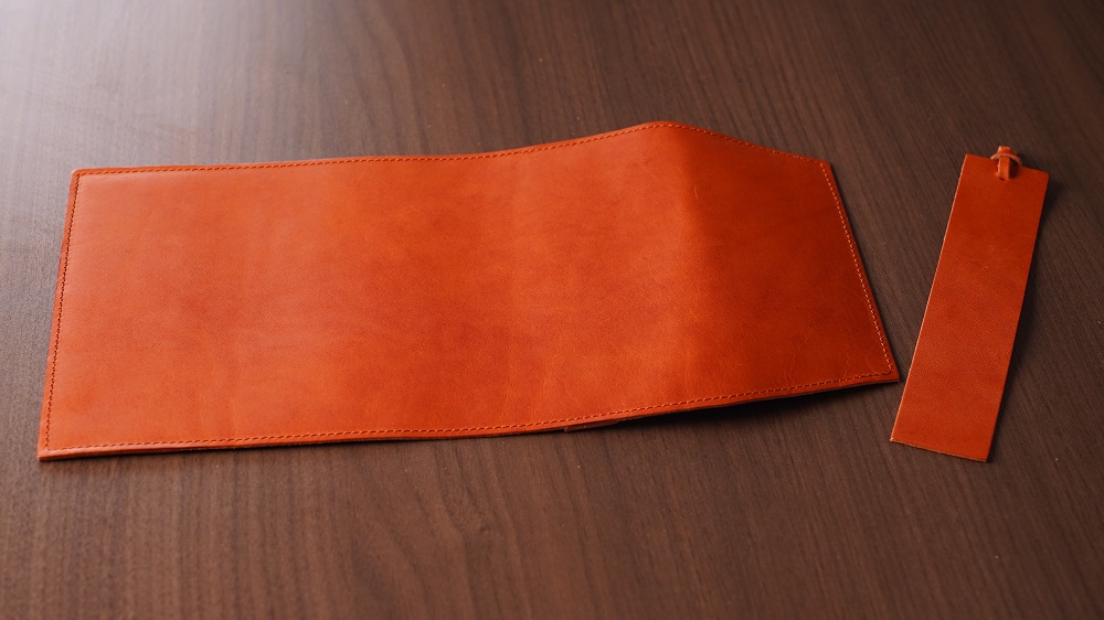 本革 ブックカバー 文庫 本 サイズ 栞 付き 栃木レザー 牛革 日本製 レザー 天然皮革 人気 実用的 ギフト 誕生日 プレゼント 還暦 両親 男性 女性 昇進 上司 レディース メンズ シンプル 人気 おすすめ 30代 40代 50代 ASK：レンガ